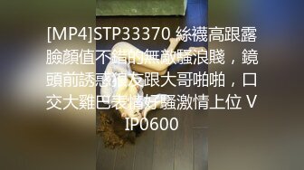 颜值不错的极品少妇露脸，丝袜高跟跟小哥激情啪啪，深喉口交大鸡巴让小哥舔弄骚穴，都来大姨妈了还让小哥草