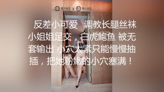 碎花裙子长发美少妇，被猥琐男无套后入巨乳乱颤乳头很粉嫩