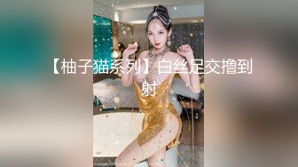 餐厅女厕偷窥连体衣美女是怎么尿尿的 没看过的都进来了解下