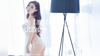 [MP4/ 608M]&nbsp; 很有韵味笑起来甜美少妇约炮眼镜胖男，开档黑丝高跟鞋自摸掰穴