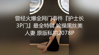 女学生在被占用的厕所前尿尿 (4)