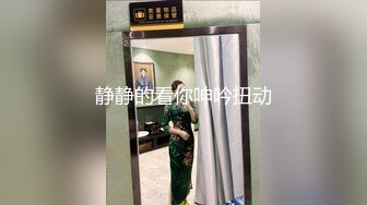 顶级纹身小太妹，和小哥一样都是纹在手臂上，差不多同款啊