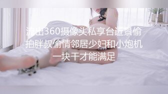 00后无敌呆萌妹妹！背带裤看贫乳！一线天馒头嫩穴，洗完澡小男友操逼，扶屌抽插撑爆小穴