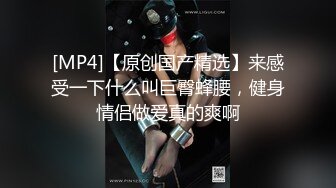 超嫩小野模酒店全裸拍写真掰开小穴让你看