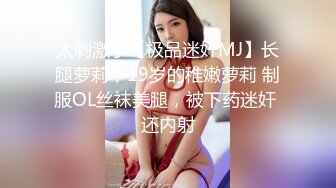 图书馆清新小美女馆员，肉肉的小脸蛋 身材蛮好，买书看上了她，决定趁她上厕所拍拍，很粉嫩的小穴，遇上大姨妈 惊喜！ (2)