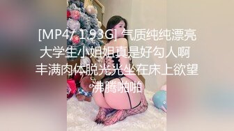 十月最新流出BMW原创厕拍系列 躲在商场女厕偷拍到两个美女嘘嘘，一个妹子多毛一个貌似白虎