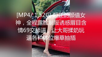 宝儿女王制服黑丝长靴隔板踩踏足交调教