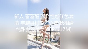 【胖子传媒工作室】酒店约操骚熟女，撩起裙子猛扣穴，翘起肥臀口交，太紧张支棱不起来