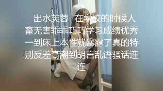 黑客破解家庭网络摄像头偷拍正值狼虎之年夫妻房事媳妇被舔的时候估计是爽感上头一直手揉着自己的葡萄 (2)