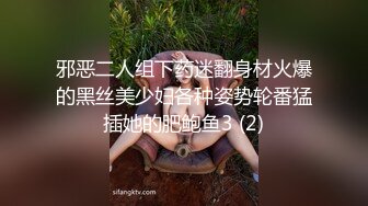 老婆迫不及待的和我在沙发上激情澎湃，无套中出