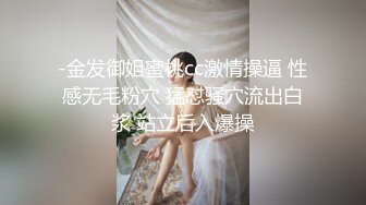 巨乳美女露脸口交 暴爽第二部，还放着AV声音刺激对方