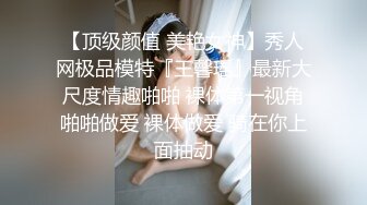 操B被女友妈妈发现了!!