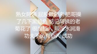 KTV厕所偷拍喝醉的美女趴在马桶上吐✿来个捡尸的屌丝男把她内裤脱了想上她