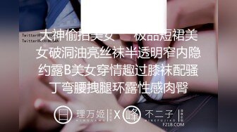 男：’这是我们的足球宝贝，来，跪下，过来，对对这样吃。‘ 女友：’不要拍啦，你会不会给人看？‘