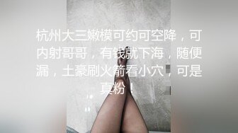 白白嫩嫩的美女快憋不住了紧紧地夹着双腿