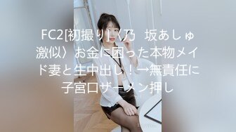 高颜值萝莉萌妹学生制服开裆黑丝假屌抽插，跳蛋震动肥逼特写!