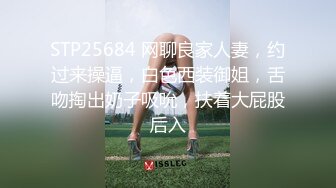 【小性感R】小迷妹户外玩刺激 穿着小西服开档肉丝袜外面豹纹裙子 到商场的厕所里玩道具