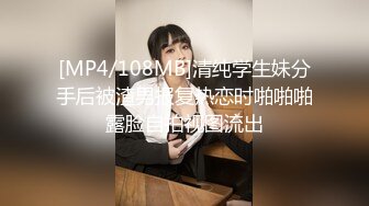 大学时的异地女友在宿舍自拍给我看