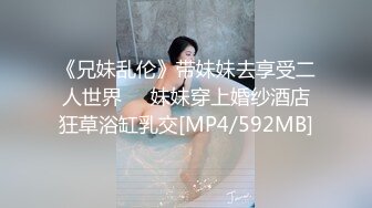 双飞群P名场面，一屋子的四个美女，挑出两个最漂亮最极品的美腿酷似新疆美女的女神