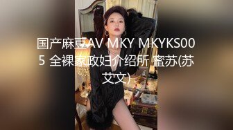 KTV漂亮妹子用逼开啤酒盖