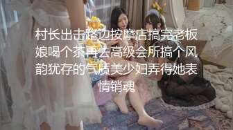 4个妞的淫乱生活，皮肤比较黑的大哥草嘴，小妹穿着假鸡巴内裤草穴，舔着嫩逼还让骚逼口交，淫乱互草玩奶子