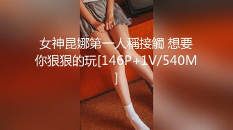 大神说服老婆3P 看自己老婆被单男压在身下 老公在一边拍视频，稀有露脸！围观