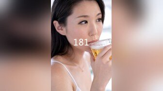 情趣酒店胸前纹身社会哥带漂亮小女友操逼进来就脱掉衣服