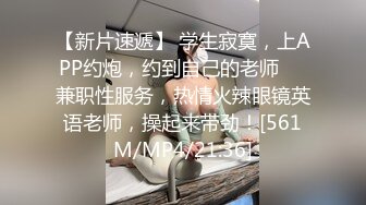 气质风骚轻熟女露脸伺候眼镜小哥，口交大鸡巴舔乳头让小哥亲着小嘴揉着骚奶子，骚穴特写无套抽插，射嘴浓精[