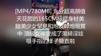 白丝制服人妻给大哥做精油按摩玩弄鸡巴，主动上位放肆抽插，被大哥按着床上无套蹂躏爆草，高潮不断内射骚穴