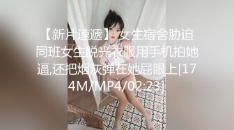 给老婆的骚逼推推毛