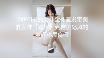 一边操骚逼一边和别人视频