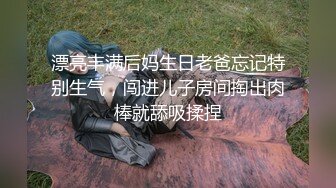 [MP4/ 390M] 粗暴老哥按着女友头强行深喉交 玩爽了就大力抽插 干的女友眉头紧皱美乳摇晃 爽的不行