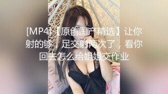 餐厅女厕偷拍 眼镜少妇憋的太久 尿的很急