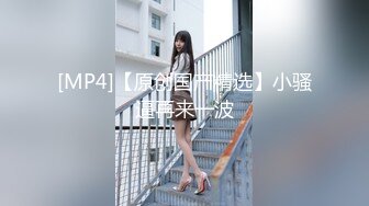 《魔手外购极品厕拍》商业城女厕全景偸拍超多少女少妇方便，逼脸同框，花臂少女尿量好足阴户微开相当诱惑，无水原档4K (5)