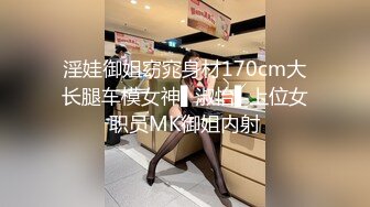 【新速片遞】厉害 两个骚男和一个丰满少妇在酒店三人行做爱 穿着开档黑丝白嫩肉嘟嘟娇躯舔吸鸡巴美腿挑逗真忙双飞抽插【水印】[1.55G/MP4/27:27]