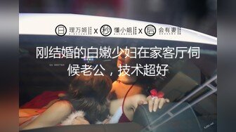 高挑漂亮成熟御姐这风情这韵味真让人欲罢不能，半躺在床上前凸后翘，渴望挑逗立马欲望沸腾，抱住啪啪狂插耸动