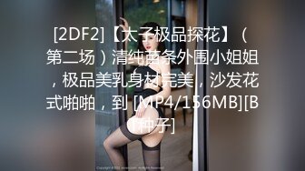 -豪乳美女先舔肉棒 后用大奶乳交最后后入猛肏大奶狂甩