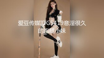 超嫩两个00后嫩妹给炮友口交双女激情，对着镜头深喉口交活不错，极品粉穴抹上扭动舔弄，翘起屁股舔逼扣穴