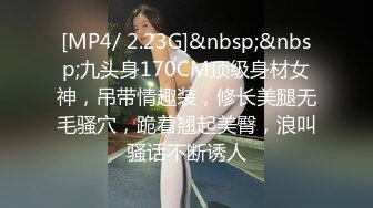 越南姐妹双女战嫩妹子戴上假屌抽插，站立后人上位骑坐后入猛操