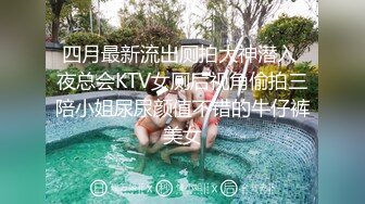 老婆穿着黑丝袜翘起屁股