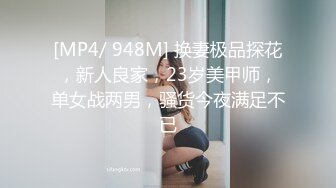 商场白色隔板全景后拍多位美女尿尿1 (3)