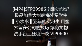 大胸妹妹全程露脸被小哥干射以后陪狼友发骚，揉奶玩逼特写展示