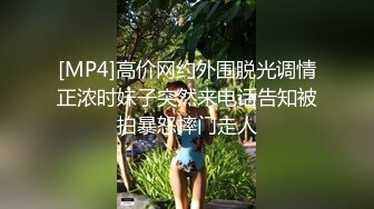 寂寞人妻想要了撸着哥哥的大鸡巴给他舔硬，开档丝袜很诱惑，被大哥压在身下激情爆草，浪叫呻吟不止不要错过