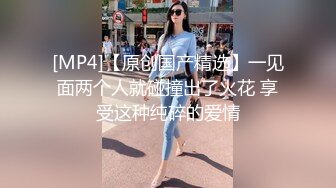 西北民族大学军训 女学生大方热舞超大胸部甩出奶罩 台下男生疯狂了 “我的妈呀 好大！”5个视角 (3)