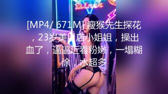 御姐范黑丝轻熟女很有味道，被胖男推到就开始操逼