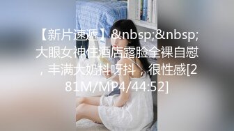 [MP4]小骚货居家和男友操逼，苗条身材，撩起裙子就是操，特写视角美臀猛坐，打桩机操的语无伦次，浪叫呻吟不断