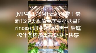 跟随偷窥跟闺蜜逛街的漂亮眼镜小姐姐 皮肤白皙 透明蕾丝白内内 逼毛浓密