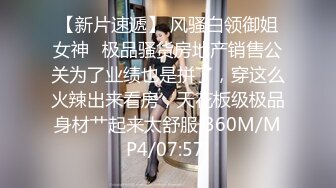 男技师偷拍女顾客【私处保健直播】趁女顾客不注意用手机近距离拍胸拍逼特写淫水都牵丝了