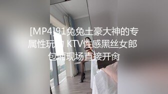 [MP4/ 371M] 双胞胎还有好姐妹三女姐妹花一起诱惑狼友激情大秀，颜值不错情趣丝袜脱光了各种骚