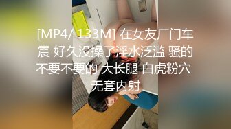 【新片速遞】 漂亮美眉 来脚分开 手抱着 纹身瘦弱小女友很听话 有点害羞 小娇乳 被无套输出 [89MB/MP4/01:32]